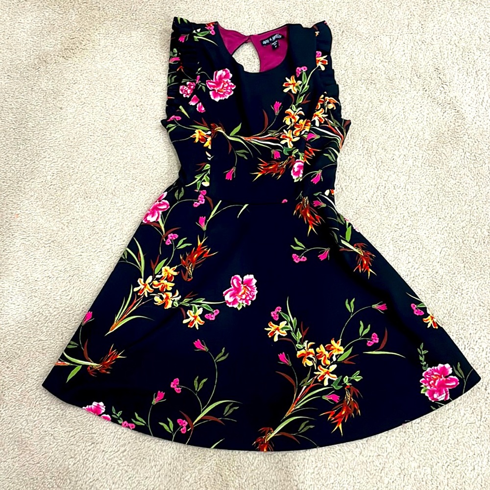 Girls black and floral dress with keyhole & ruffled sleeves sz 8